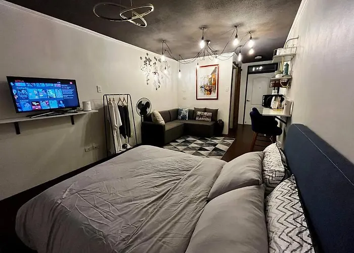 Cozy Ocean Blue 43in Tv & Netflix
