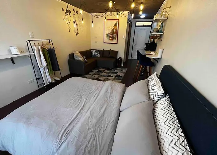 Cozy Ocean Blue 43in Tv & Netflix *